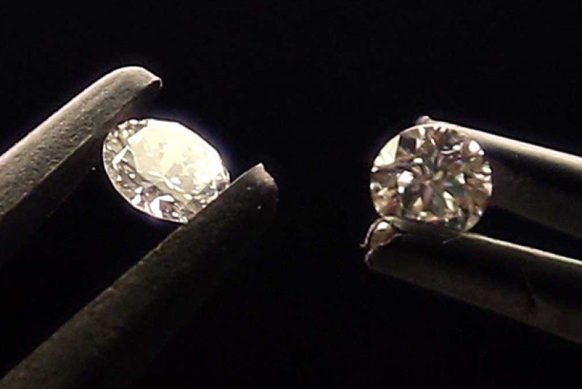 Apa Perbedaan Antara Berlian Alami dan Berlian Sintetis?